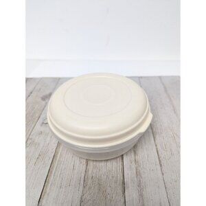 Vintage Rubbermaid Servin Saver #2 Round 1.7 Pt. Food Container Almond Lid